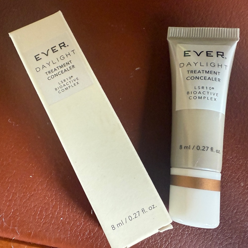Ever Skincare Daylight Treatment Concealer - Extra light